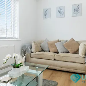 Holiday home Luxury 3br House - Hot Tub - Near Castle, Qmc - Centre & Trent Bridge - Free Parking - Sleeps 6, Nottingham