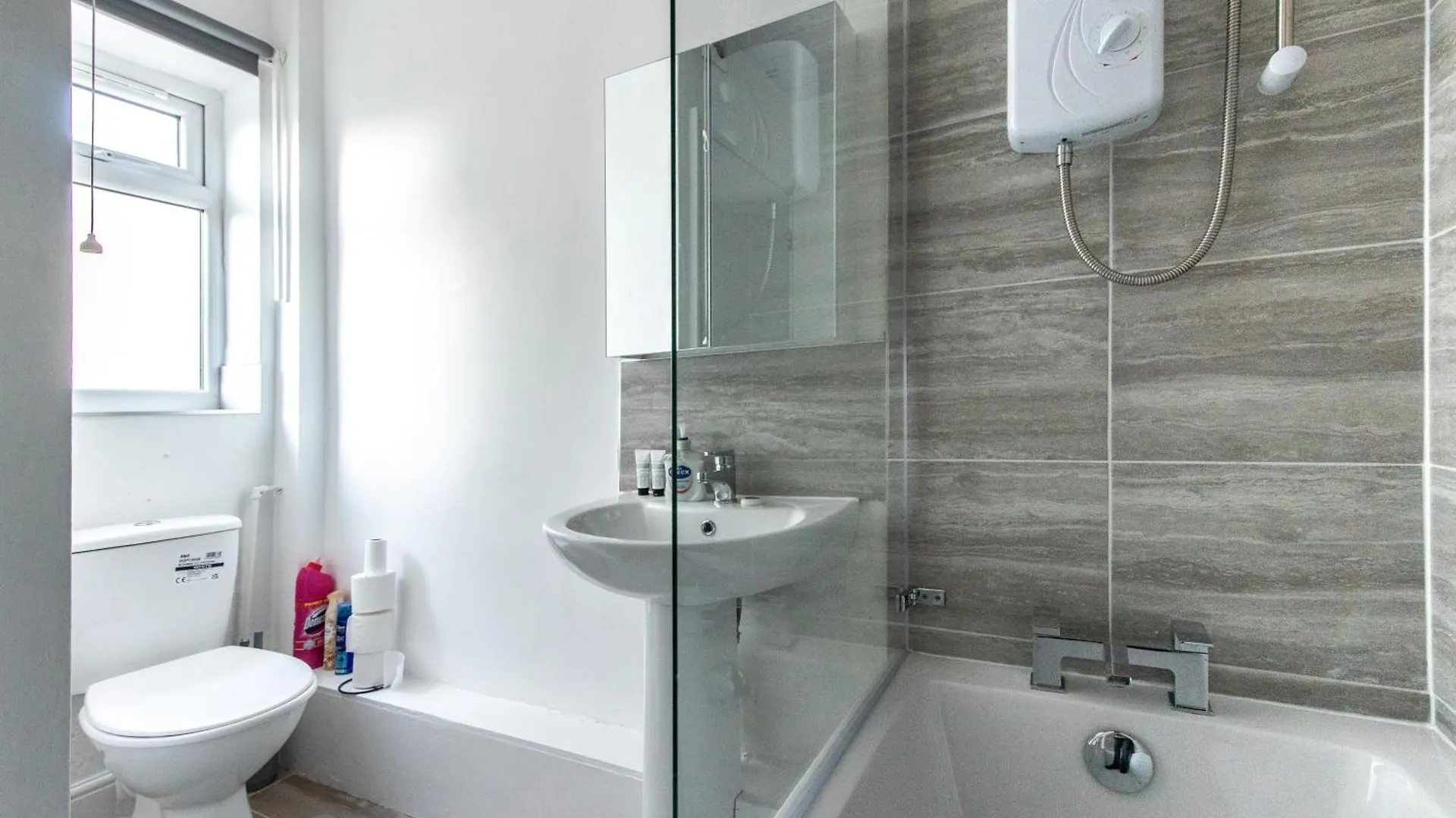 3Br Nottingham House, Wifi & Free On-Street Parking Villa